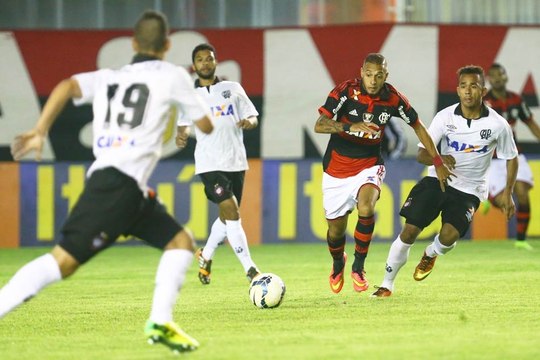 Nada mudou! Fla perde mais uma no Brasileirão e é vaiado