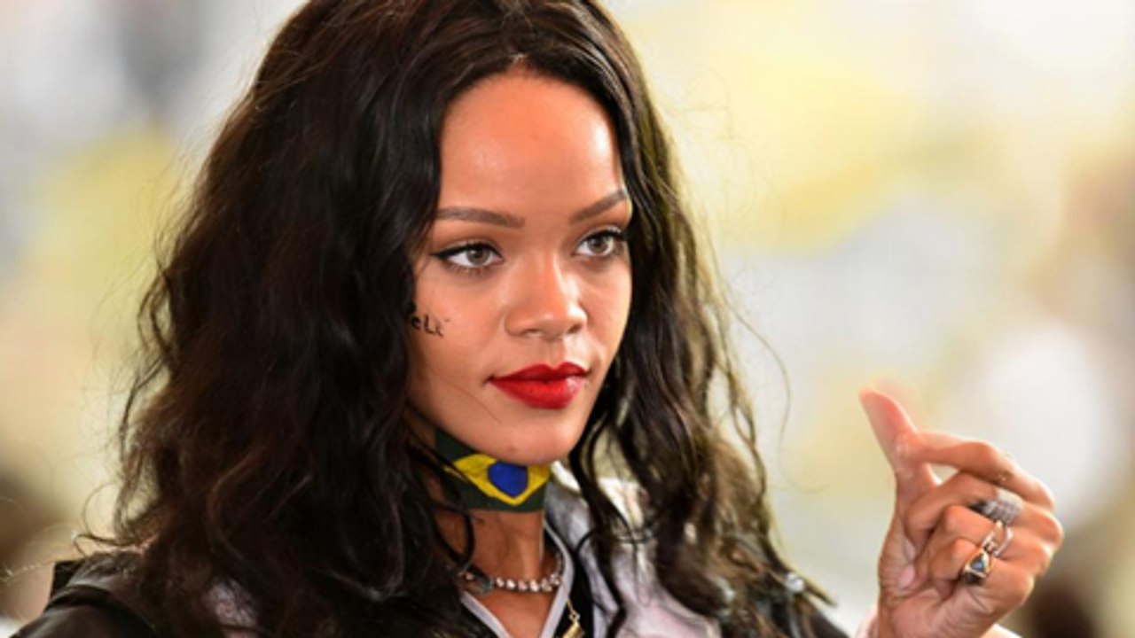 Rihanna In Between Israel Palestine WAR Israel Or Palestine ANSWER