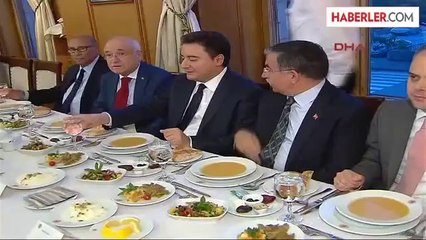 Cemil Çiçek : Ölen Tekbir Getiriyor, Öldüren Tekbir Getiriyor, İslam Bunun Neresinde