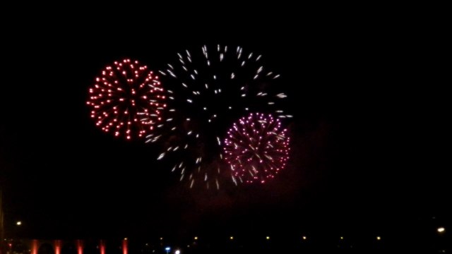 FEU D'ARTIFICE A CHICOUTIMI SAGUENAY (QUÉBEC) POUR LA FÊTE NATIONALE DU CANADA LE 1 JUILLET 2014