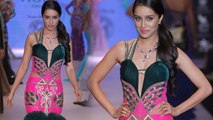 Brand Ambassador Shraddha Kapoor Walks The Ramp For Gitanjali Group @ IIJW 2014 !