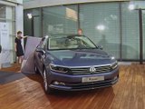 Décrouvrez la Volkswagen Passat avec Agnès Lasbarreres