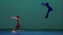 Amerika Yetenek Yarışmasında Muhteşem Dans ve Projeksiyon Gösterisi