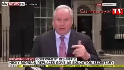 Muhabir canlı yayında sinek yuttu: İşte o an