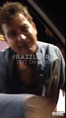 Charlie Sheen complètement bourré dans la file du drive de Taco Bell!