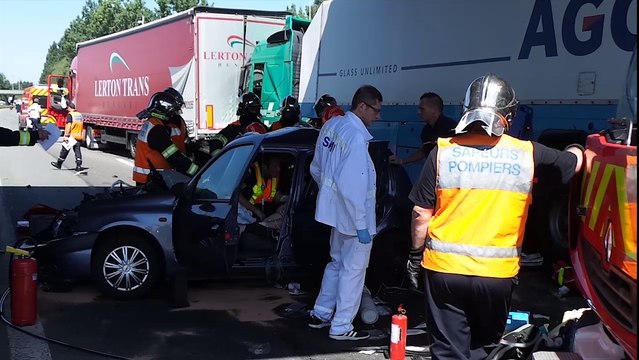 Accident sur l'A25, entre deux voitures et deux poids-lourds