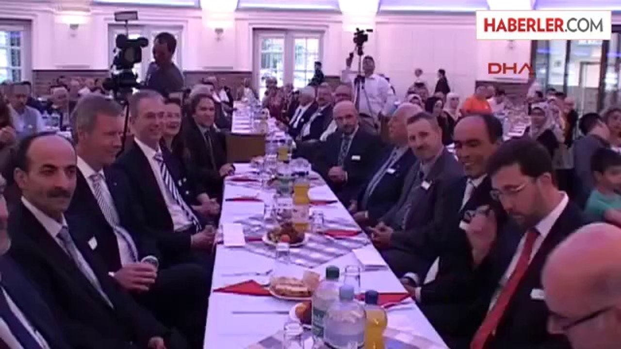 Almanya Eski Cumhurbaşkanı Wulff İftar Yemeğine Katıldı