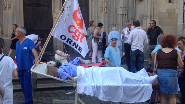 Les salariés de l'hôpital manifestent