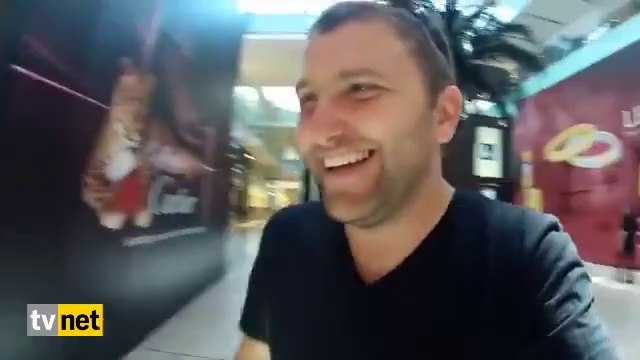 İlk Defa Ezan Sesi Duyan Şirin Kız ve Tepkileri
