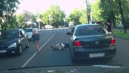 Нелюдь сбил человека. Взято с сайта YouTube, автор - Andrew Osokin