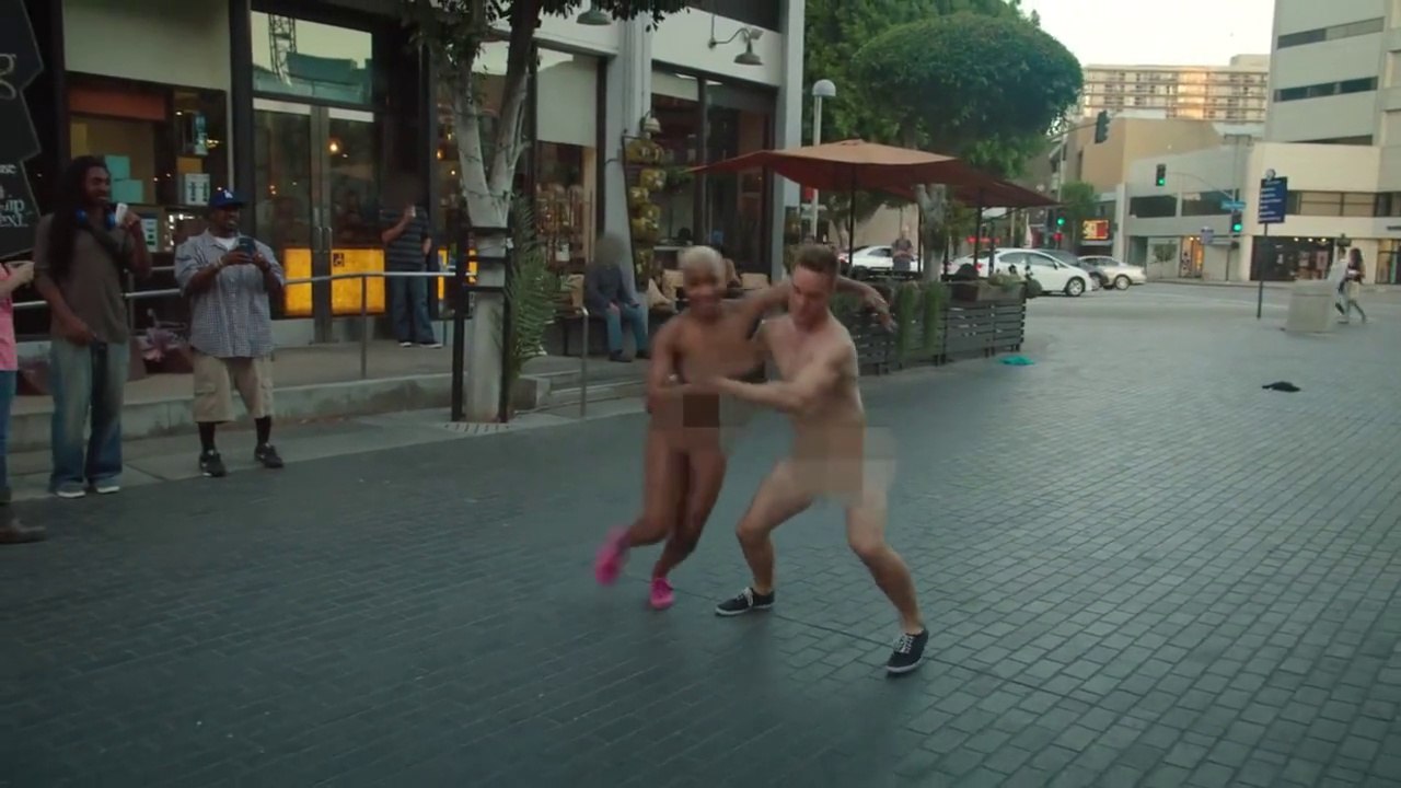 Ils dansent tout nus dans les rues