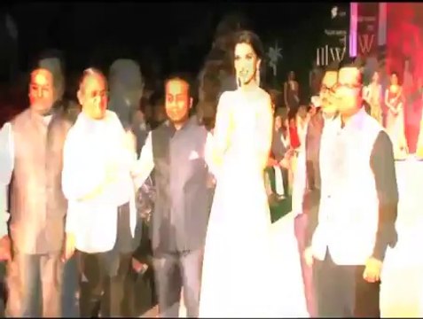 IIJW 2014 _ Kriti Sanon turns showstopper