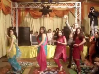 fabulous mehndi night performance at wedding