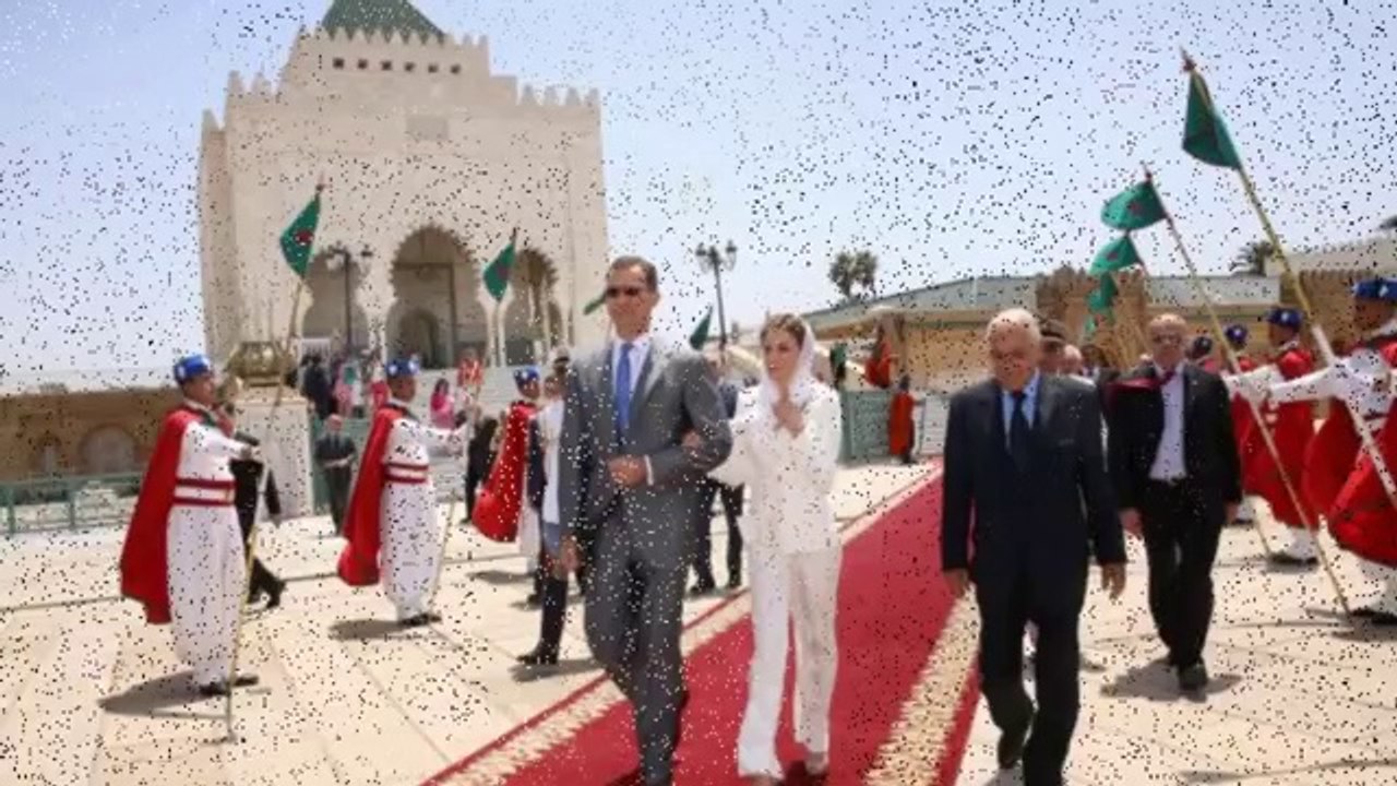 Pictures reveal Spanish royal Letizia selling tobacco when she was a student-1