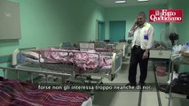Gaza, lo svedese che difende l'ospedale bombardato: 