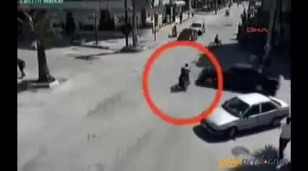 Kazada araçtan fırlayan adam. Öldürmeyen allah öldürmüyor.