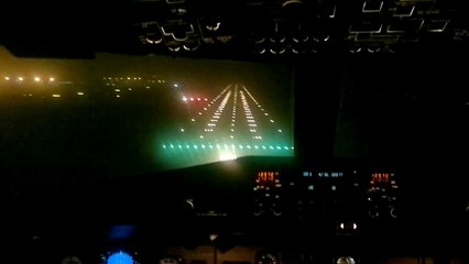 PIA 551 ATR NIGHT LANDING AT KARACHI