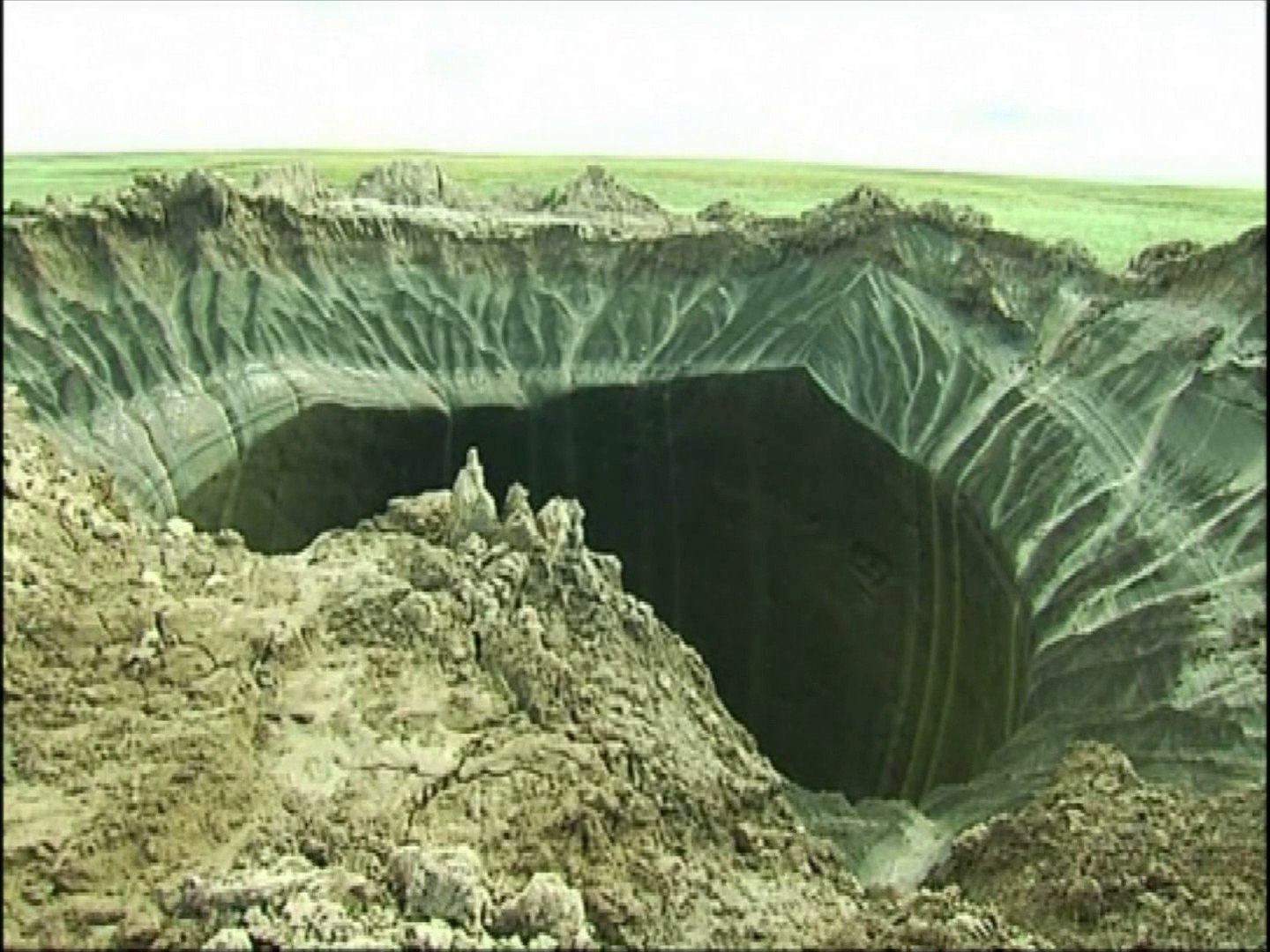 D'où vient ce trou gigantesque en Sibérie? Les scientifiques enquêtent -  Vidéo Dailymotion