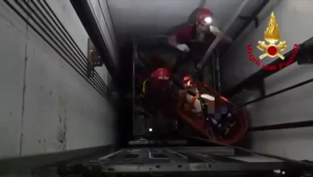 Monza - Soccorsa una persona caduta in un vano ascensore a Verano Brianza (17.07.14)
