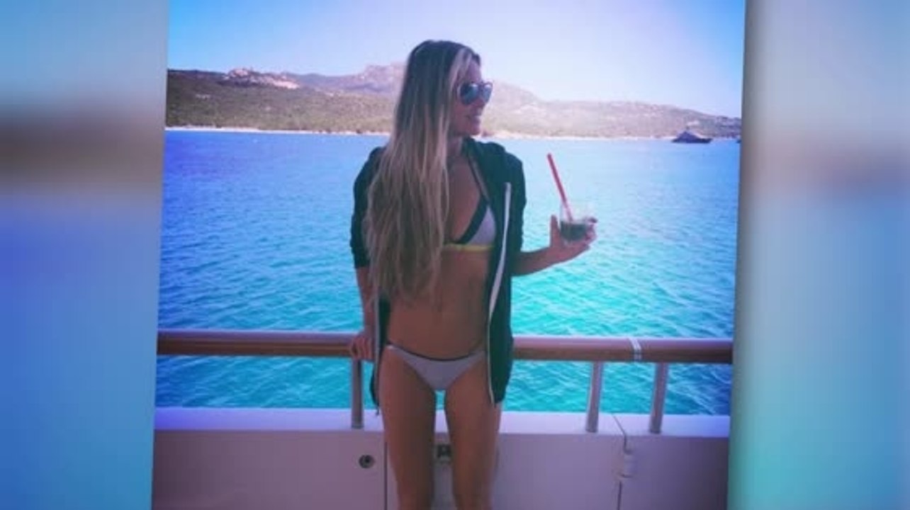 Elle macpherson sieht mit ihren 50 jahren noch immer umwerfend im bikini aus