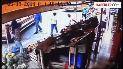 Market Sahibi ile Sağlık Görevlilerinin Kavga Görüntüleri Ortaya Çıktı