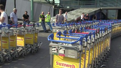 تحطم طائرة ماليزية في شرق اوكرانيا وترجيح اسقاطها بصاروخ