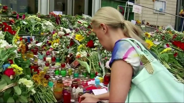 A Kiev, une marée de fleurs devant l'ambassade des Pays-Bas