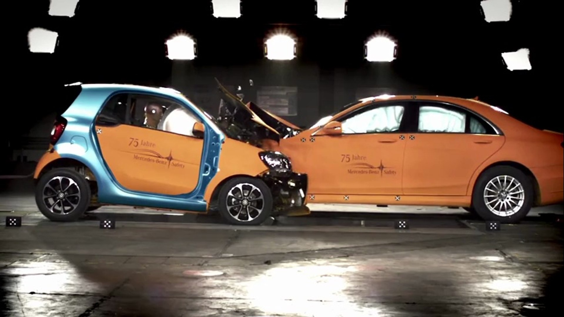 Smart Fortwo : un crash-test à 50 km/h avec une Mercedes Classe S - Vidéo  Dailymotion