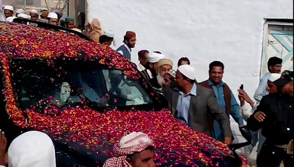 ‪After Performing Umrah Murshid Hussain Coming back to Dargah
