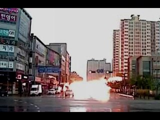 GÜNEY KORE'de HELİKOPTER ANA CADDEYE ÇAKILDI