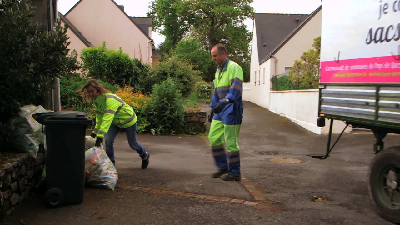 L’Européen d’à côté :  Une collecte des déchets tirée par des chevaux en Bretagne