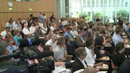 Vol MH17: "solution politique" nécessaire en Ukraine,dit Merkel