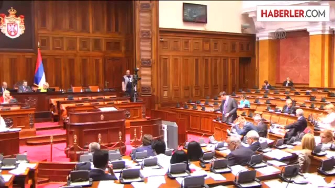 Sırbistan'da erkek ve kadınların emeklilik yaşı 65 oldu -