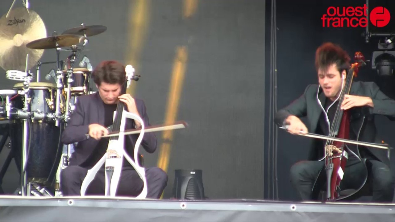 Vieilles Charrues 2014. 2Cellos joue Nirvana