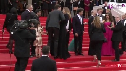 Exclu vidéo : Julie Gayet : découvrez sa montée des marches aux côtés de Mika !