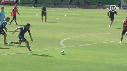 Download Video: Henrique mostra faro de gol e marca duas vezes no treino