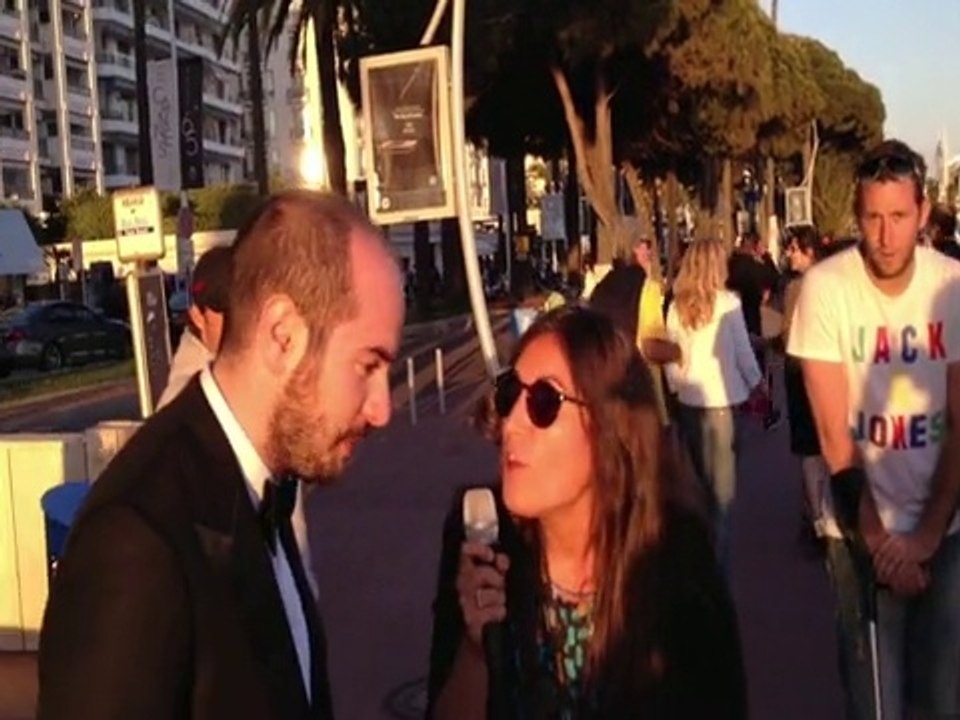 Exclu video : 24h people à Cannes : découvrez où dort la star de Bref, Kyan Khojandi !