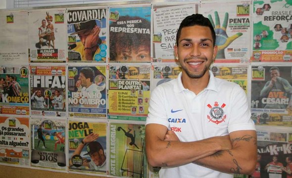 Em boa fase, Petros supera preconceito para brilhar no Corinthians