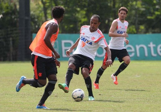 Que fase! Alecsandro perde gol incrível no treino