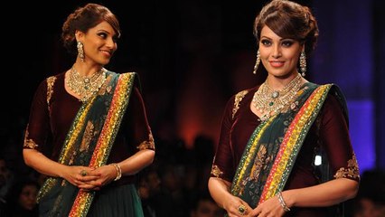 Bipasha Basu Walks The Ramp For PC Jewellers @ IIJW 2014 Grand Finale !