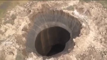 Un mystérieux cratère en Sibérie!!