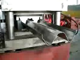 Guide rail forming machine cutting system