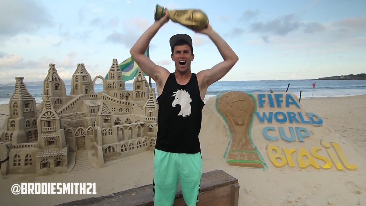 Trick shots de Frisbee et Foot... En mode Coupe Du Monde au Brésil!