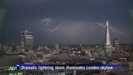 Spectacular lightning storm hits London