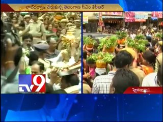 T-CM KCR offers bonam to Lal Darwaja Mahankali