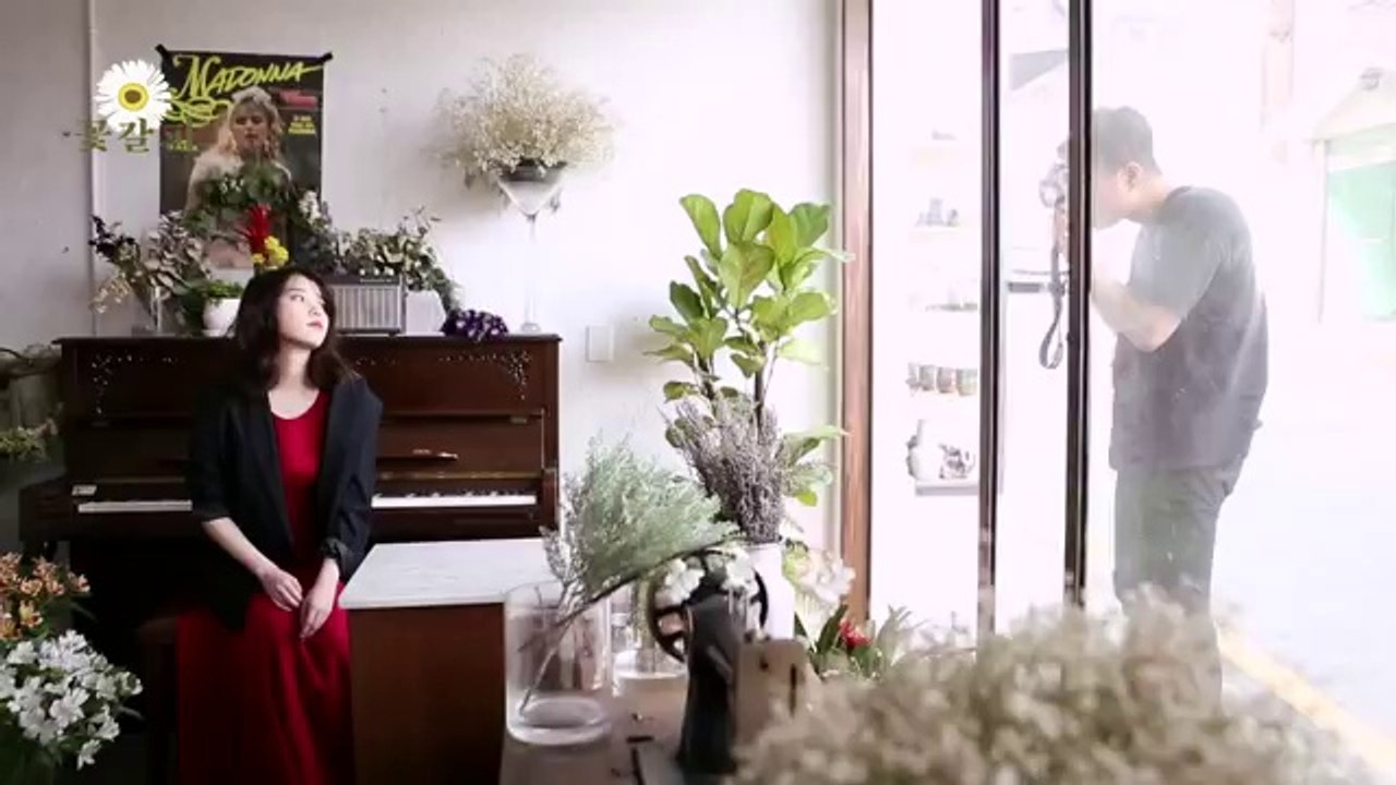 [BEHIND] IU(아이유) 자켓 사진 메이킹 ('꽃갈피')