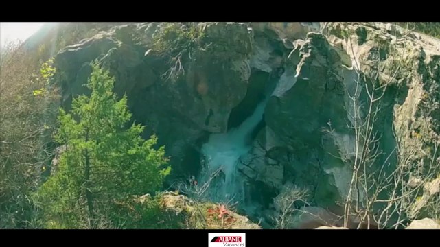 Vacances Albanie votre agence de voyage pour vos vacances et séjours en Albanie, pour profiter des plages de Vlora, Ksamil, Saranda, Jale, Dhermi, Gjipe. Sans oublier la vallée de Valbone et de Theth ou même la région de Puka, Dardhe, Fush Arez..