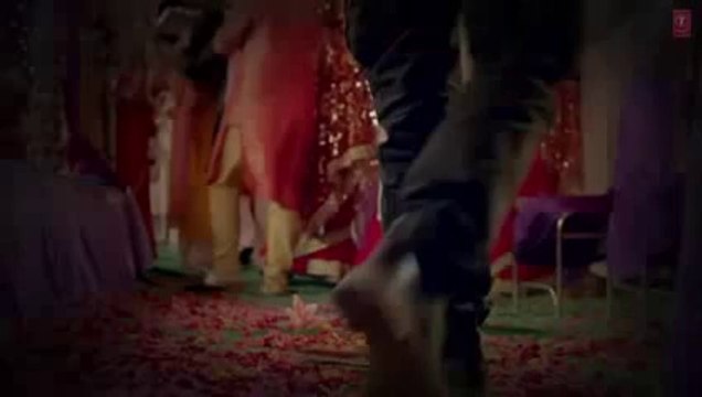 Yeh Dil Tanah Kiun Rahay Kiun Hum Tukroon Main Jiyein Kiun Roh Mairi Yeh Sahay Maiin Adhoora Ji Raha Hoon Her Dunm Yeh Keh Raha Raha Hoon Mujhay Tairi Zaroorat Hai