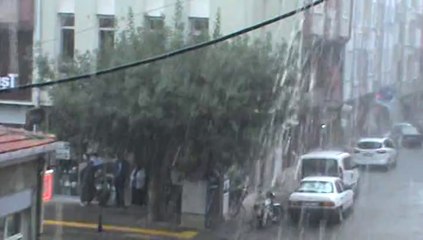 Sağanak, Uzunköprü'de tekrar etkisini gösteriyor.