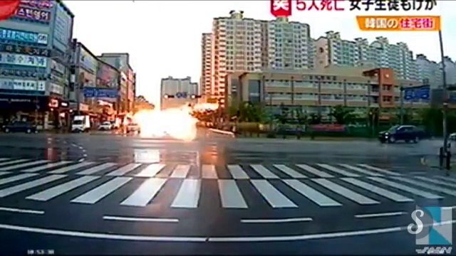 Violent footage of an helicopter crash in a south Korean city!